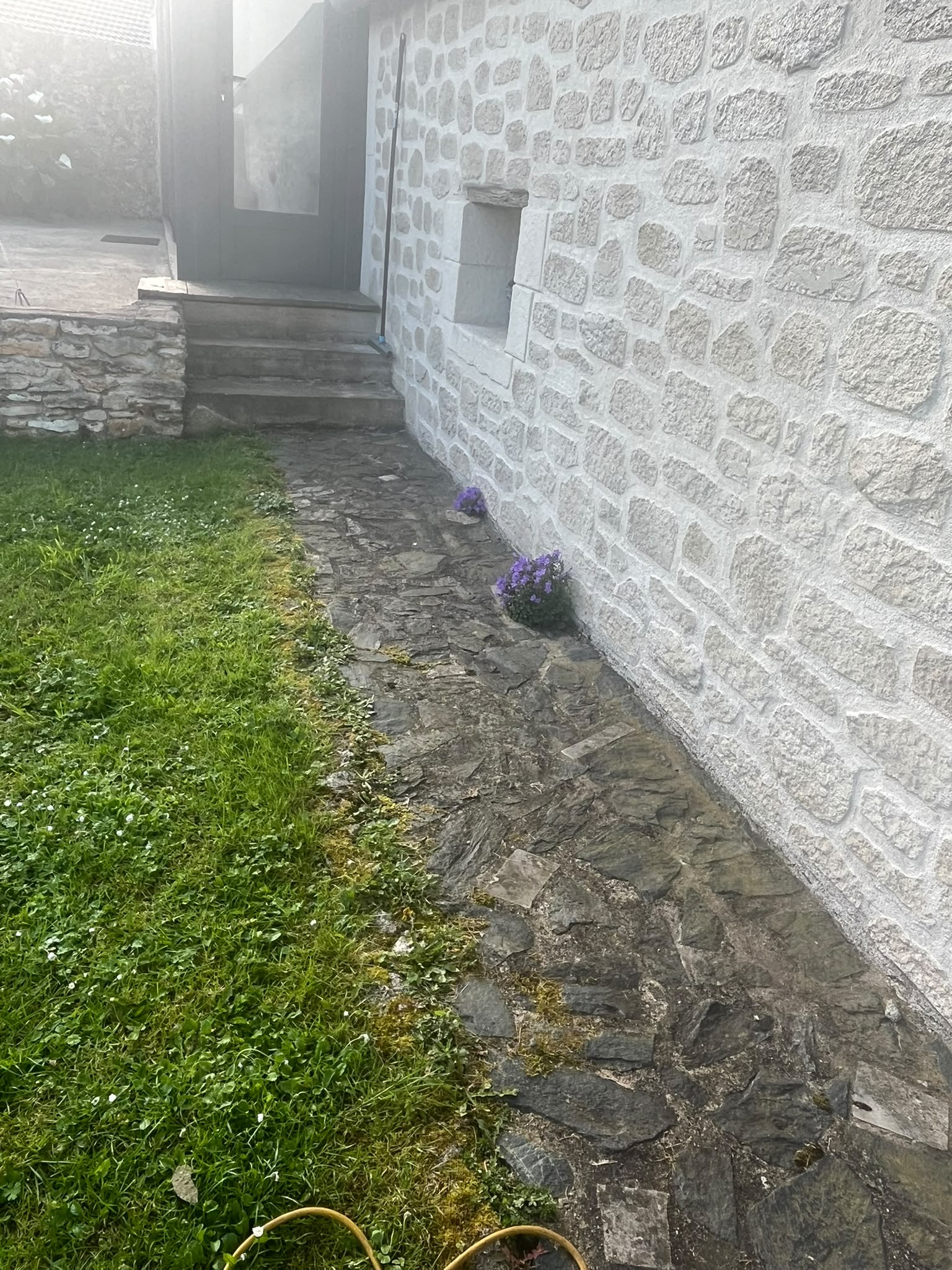 Allée en béton désactivé réalisée à Tours